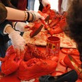 Mille scarpette rosse per l'installazione di "Zapatos Rojos"