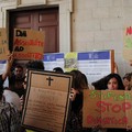 Sit-in di protesta dei lavoratori delle Cooperative Sociali a Palazzo di Città