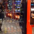 Distributori automatici nel centro antico: senza controllo la vendita di alcolici