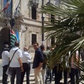 Manifestanti sindacati Prefettura di Barletta Andria Trani