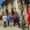 Manifestanti sindacati Prefettura di Barletta Andria Trani