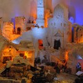 Un presepe ispirato ai sassi di Matera in un condominio andriese