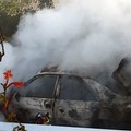 Auto in fiamme in via Zandonai, panico tra i residenti