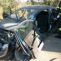 Auto contro muretto sulla SP 30