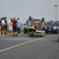 Auto ribaltata in tangenziale: donna ferita in modo lieve