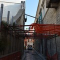 Via Fellecchia, ponteggio abbandonato