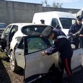 Smontano auto, arrestatati in tre