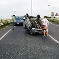 Auto ribaltata in tangenziale: donna ferita in modo lieve
