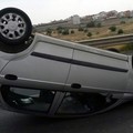 Auto ribaltata in tangenziale: donna ferita in modo lieve
