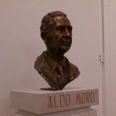 scultura aldo moro