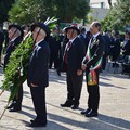 Unità Forze Armate, corona di alloro al Monumento dei Caduti