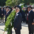 Unità Forze Armate, corona di alloro al Monumento dei Caduti