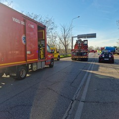 Sul posto, per mettere in sicurezza la strada ed il pericoloso carico esplosivo