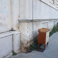 C'è una nuova discarica in città in via Oberdan