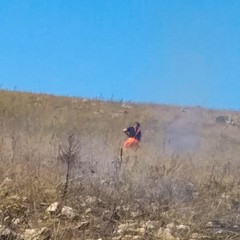 Vasto incendio a Monte Caccia, intervento del Nucleo Volontariato Città di Andria