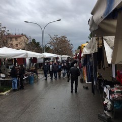 Accensione albero di Natale e mercato straordinario