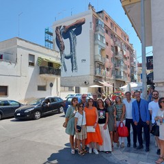 Inaugurato il murales “Umani in cima” del CPIA Bat "Gino Strada"