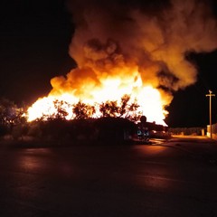 incendio a deposito di pedane in via Bisceglie angolo via Da Villa