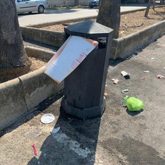Degrado e sporcizia per piazza San Pio X