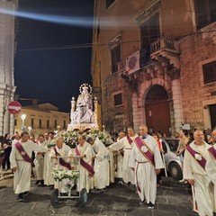 processione notturna per il trasferimento del simulacro della Madonna dei Miracoli