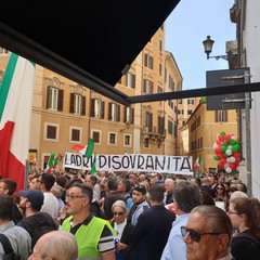 Fratelli d'Italia e Direzione Italia in piazza a Roma contro il governo