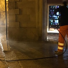 Intervento di sanificazione intorno a Palazzo Ducale e vie limitrofe