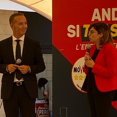 L'on Di Maio accolto ad Andria dal lungo applauso del popolo pentastellato