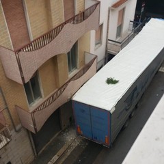 tir bloccato su via Cincinnato