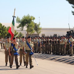 BANDIERA DI GUERRA RGT CON GRUPPO BANDIERA JPG