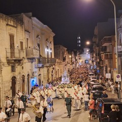 processione notturna per il trasferimento del simulacro della Madonna dei Miracoli