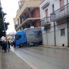 tir bloccato su via Cincinnato