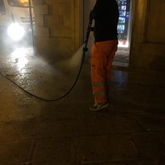 Intervento di sanificazione intorno a Palazzo Ducale e vie limitrofe
