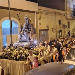 processione notturna per il trasferimento del simulacro della Madonna dei Miracoli