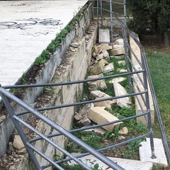 degrado nella villa comunale