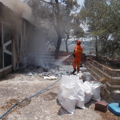 incendio villa e boschetto