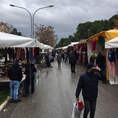 Accensione albero di Natale e mercato straordinario