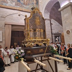 processione notturna per il trasferimento del simulacro della Madonna dei Miracoli