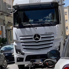 Scontro tra bici elettrica e camion a Andria