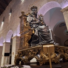 processione notturna per il trasferimento del simulacro della Madonna dei Miracoli