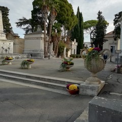 Commemorazione dei Defunti: al Cimitero rubati anche gli addobbi floreali