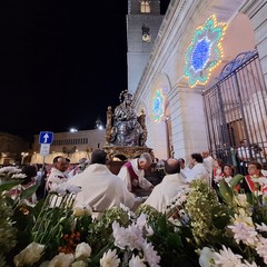 processione notturna per il trasferimento del simulacro della Madonna dei Miracoli