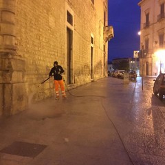 Intervento di sanificazione intorno a Palazzo Ducale e vie limitrofe