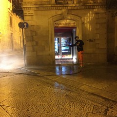 Intervento di sanificazione intorno a Palazzo Ducale e vie limitrofe