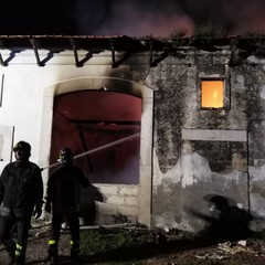 Vasto incendio in una villa antica in contrada Cappuccini Fratta