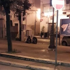 cumuli di rifiuti su via Annunziata