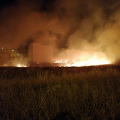 incendio nella zona tra via Catullo e via Saffo