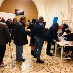 alcuni momenti delle votazioni per le primarie del Pd