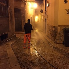 Intervento di sanificazione intorno a Palazzo Ducale e vie limitrofe