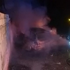 Auto data alle fiamme nei pressi di via vecchia Canosa