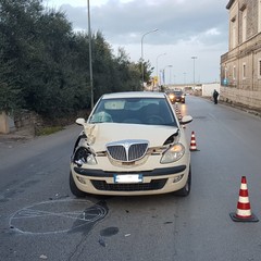 Incidente stradale con feriti su via Trani